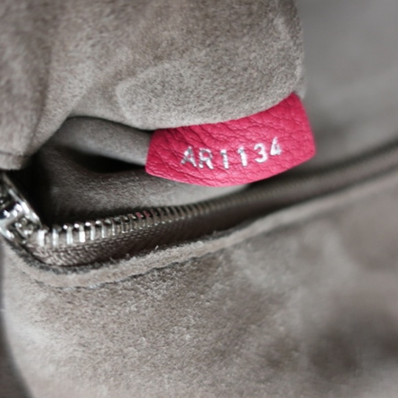 Louis Vuitton Soft Lockit MM Bag - Picture 7 of 8